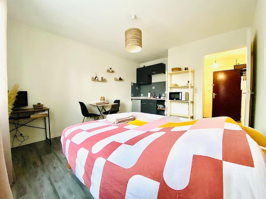 Ferienwohnung Au Calme Confort & Proche Centre Le Mans Exterior foto