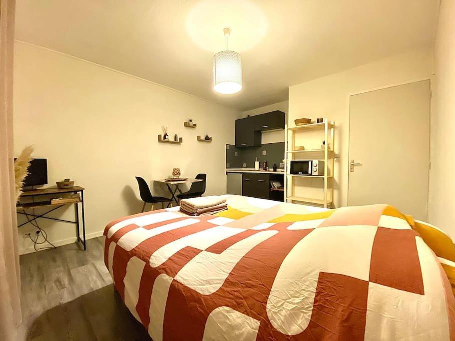 Ferienwohnung Au Calme Confort & Proche Centre Le Mans Exterior foto
